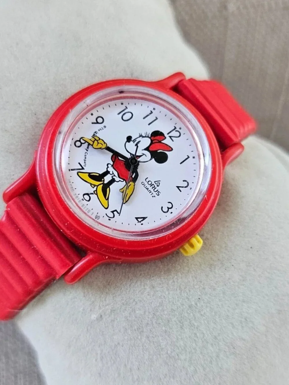 Vintage Lorus Walt Disney Ladies Wristwtch Red Tone Strap Quartz Analog Watch